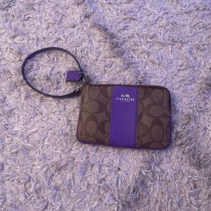 coach wallet holds a lot I love but I got a new wallet